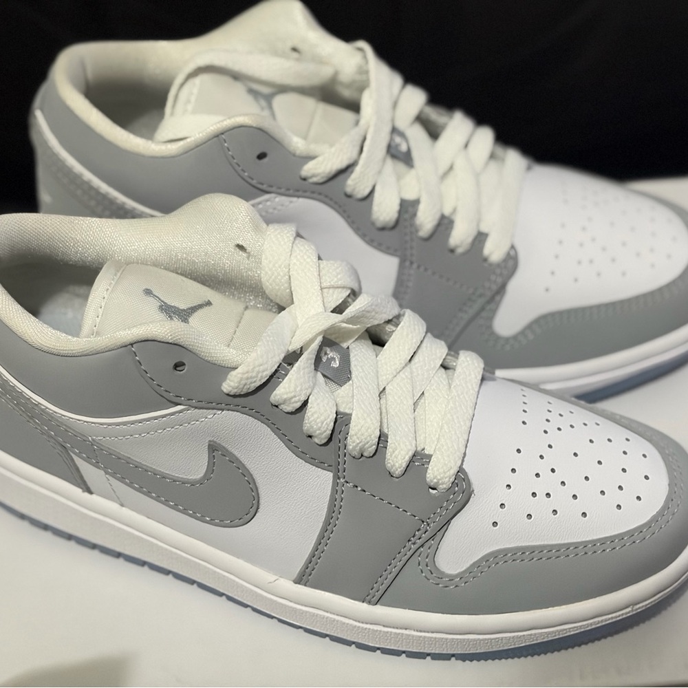 Women’s Air Jordan 1 Low size 6 (2 right feet!)